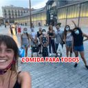 Dar comida a gente sin techo