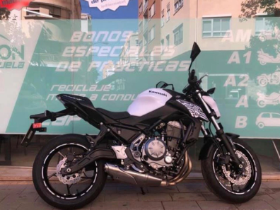 Actividad con Vehículo terrestre, Vehículo, Motocicleta, Vehículo de motor, Coche, Accesorios de motocicleta, Modo de transporte, Llanta, Transporte, Honda