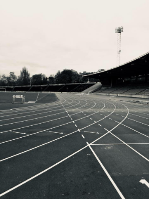 Actividad con Recinto deportivo, línea, asfalto, espacio público, estadio, tecnología, atletismo, techo, estacionamiento, pista de carreras