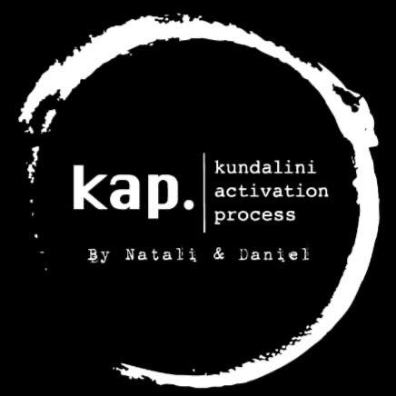 Actividad con Texto, Fuente, Círculo, Logotipo, Etiqueta, Marca, Blanco y negro, Gráficos, Ilustración