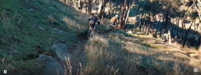 Actividad con Bicicleta de montaña, Freeride, Bicicleta de montaña, Captura de pantalla, Árbol, Sendero, Fenómeno geológico, Bicicleta de montaña cuesta abajo, Vehículo, Recreación