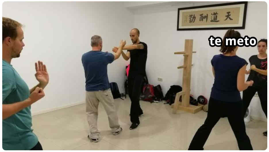 Actividad con Fotografía, Muñeca, Cuerpo humano, Grupo social, Hombro, Pie, Mano, Brazo, Pierna, Articulación