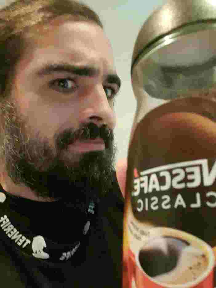 Actividad con Líquido, Solución, Bebida alcohólica, Artículos para bar, Barba, Bebida, Botella, Barba, Botella de vidrio, Disolvente