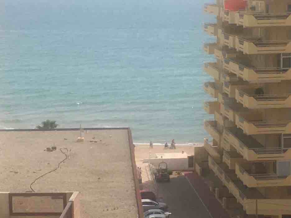 Actividad con Agua, Edificio, Ventana, Azur, Madera, Playa, Cuerpo de agua, Diseño urbano, Barrio, Pared